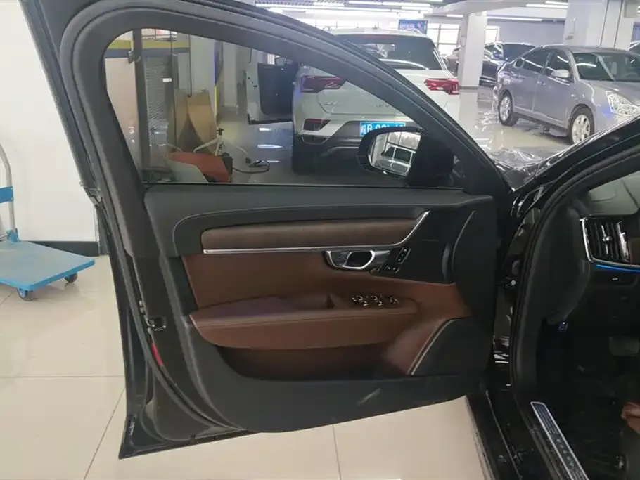 Volvo S90 2024 из CN, фото 3