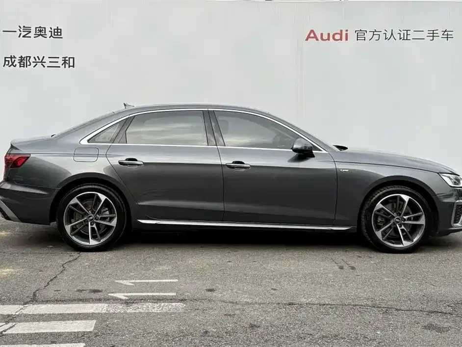 Audi A4L 2022 из CN, фото 4