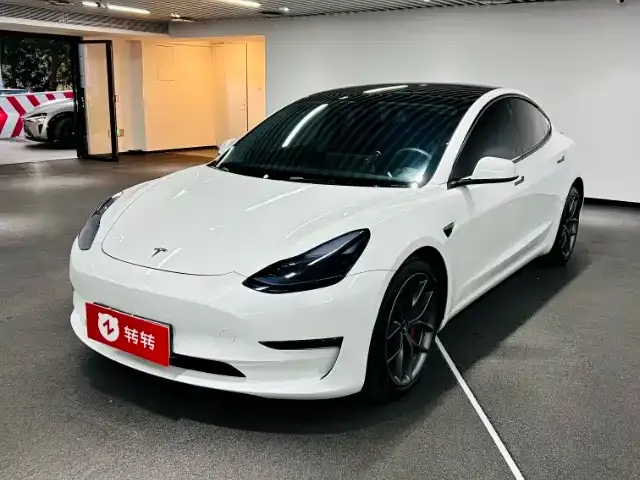 Tesla Model 3 — фото 1