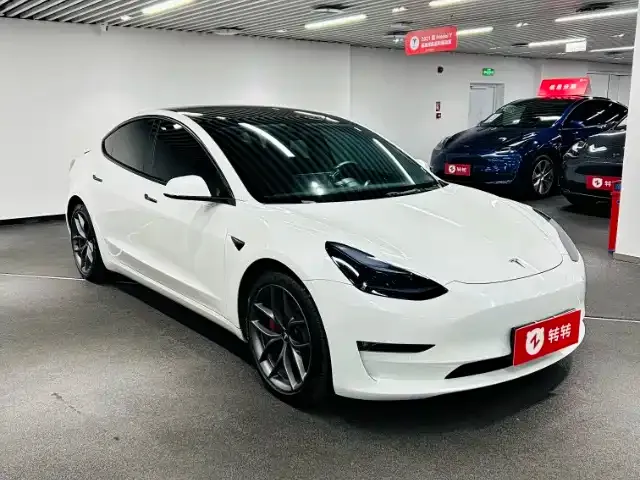 Tesla Model 3 — фото 2