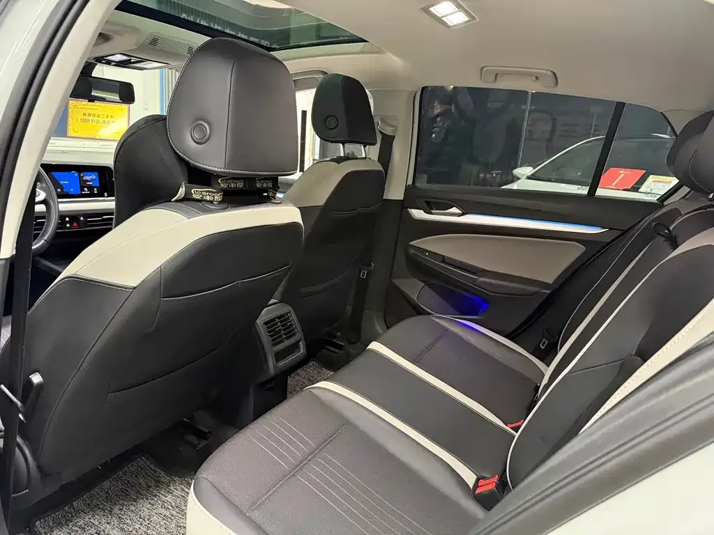 Volkswagen Golf 2022 из CN, фото 10