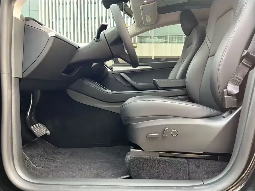 Tesla Model Y 2023 из CN, фото 6