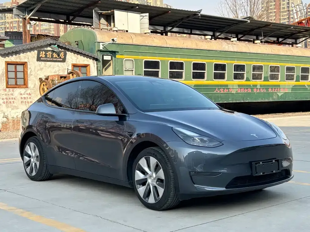 Tesla Model Y — фото 9