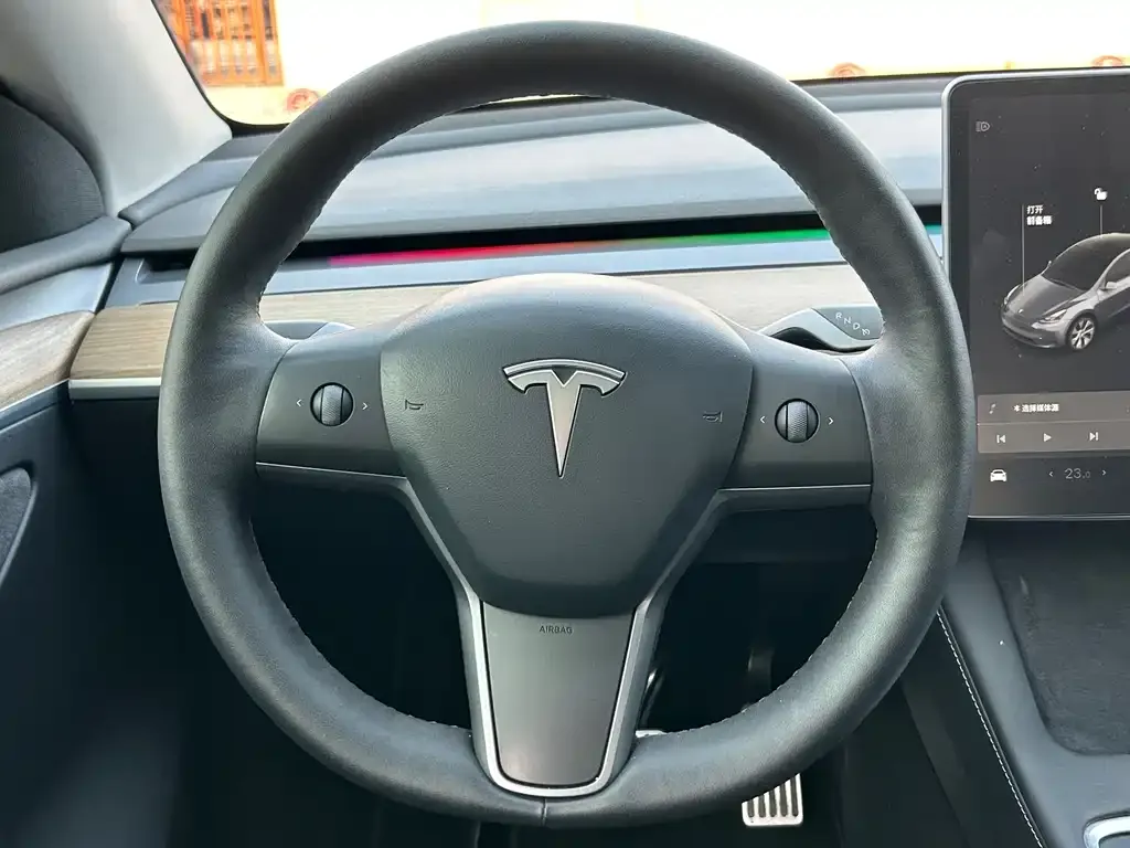 Tesla Model Y — фото 5