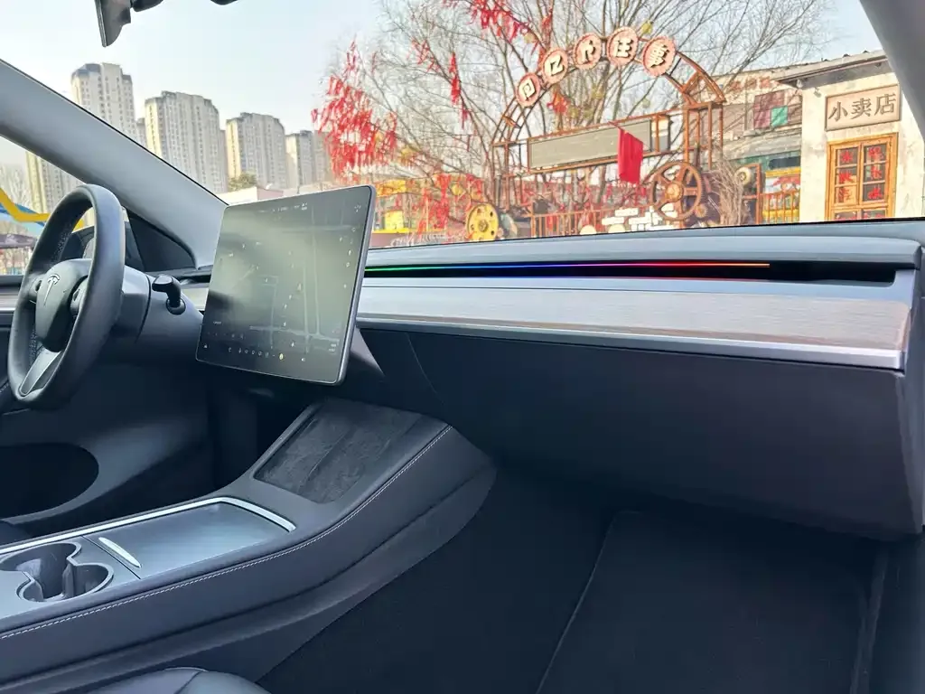 Tesla Model Y — фото 4