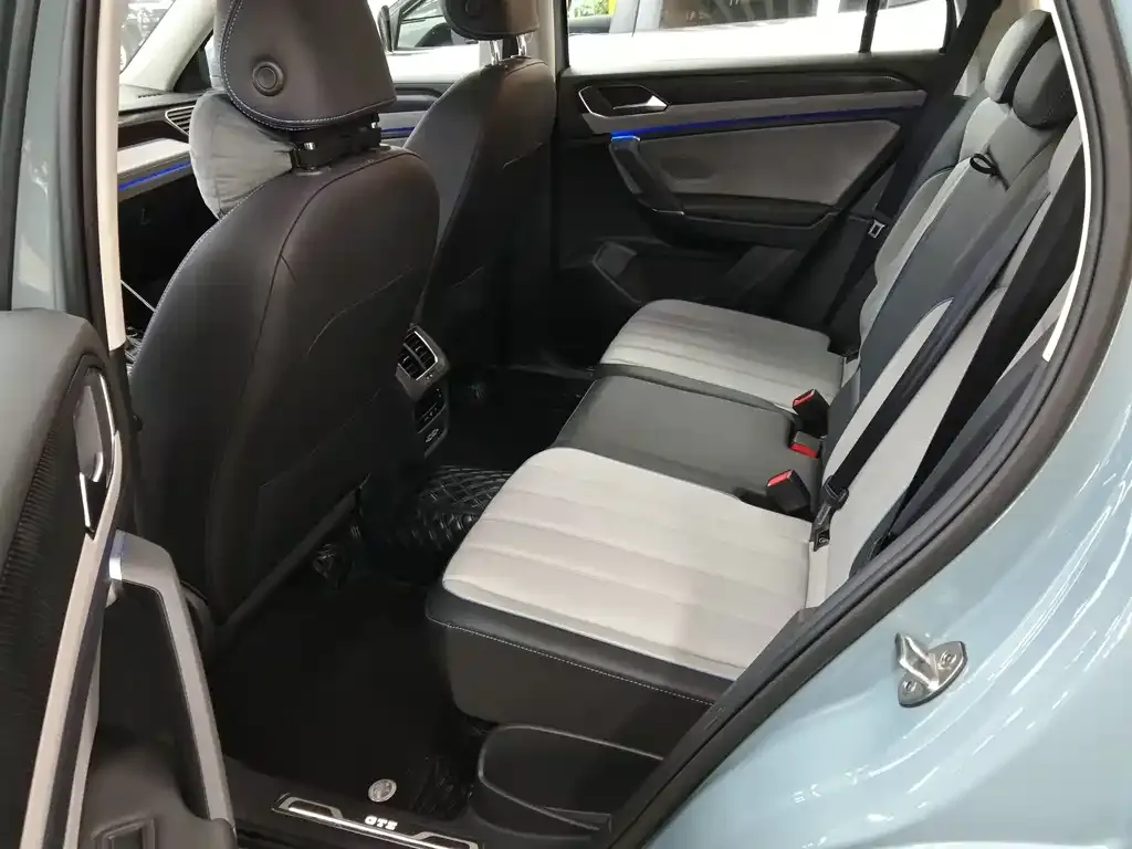 Volkswagen GTE PHEV 2023 из CN, фото 2