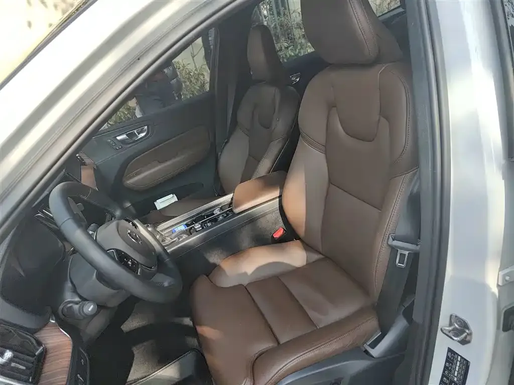 Volvo XC60 2021 из CN, фото 5