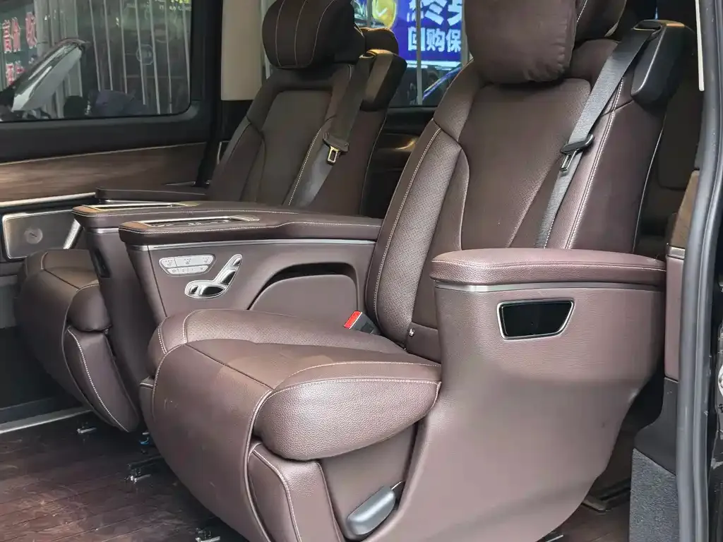 Mercedes-Benz V-Class 2023 из CN, фото 2