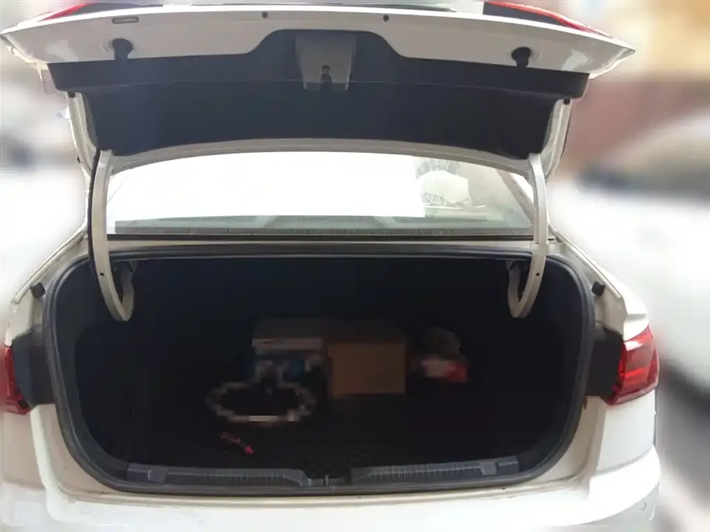Volkswagen Bora 2023 из CN, фото 7