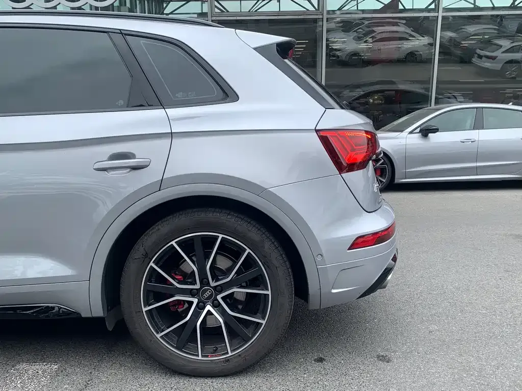 Audi SQ5 2024 из CN, фото 9