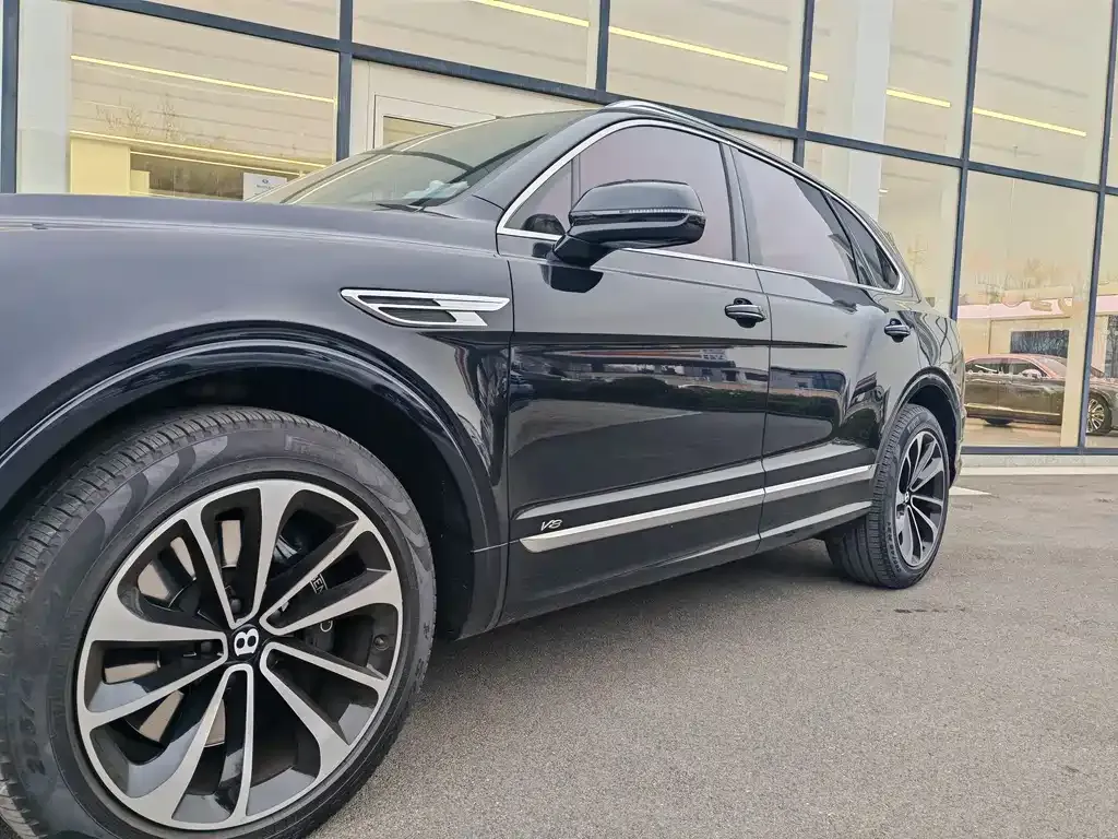 Bentley Bentayga — фото 7