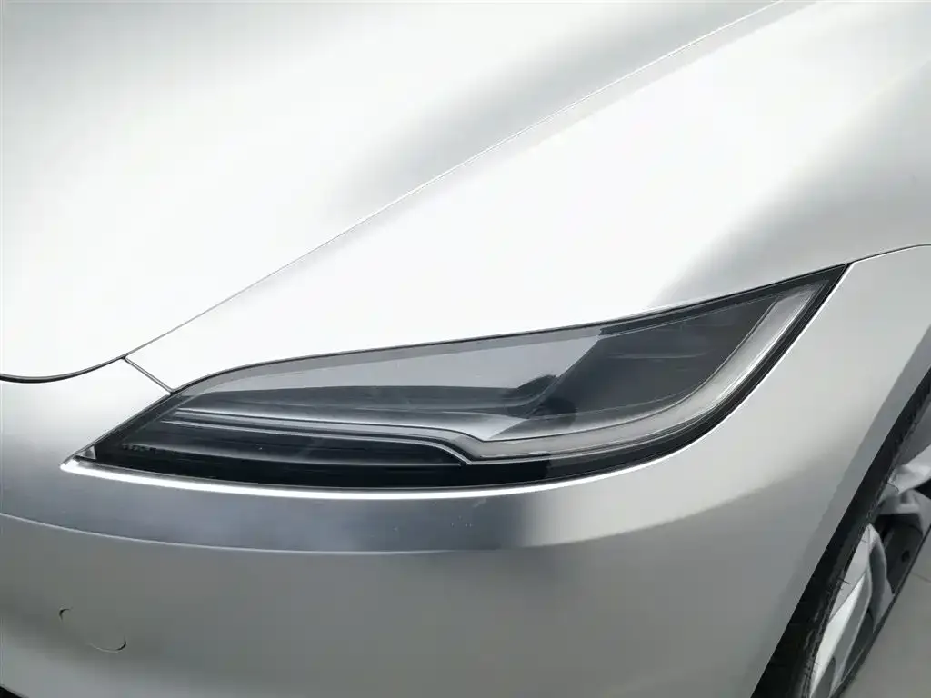 Tesla Model 3 — фото 9