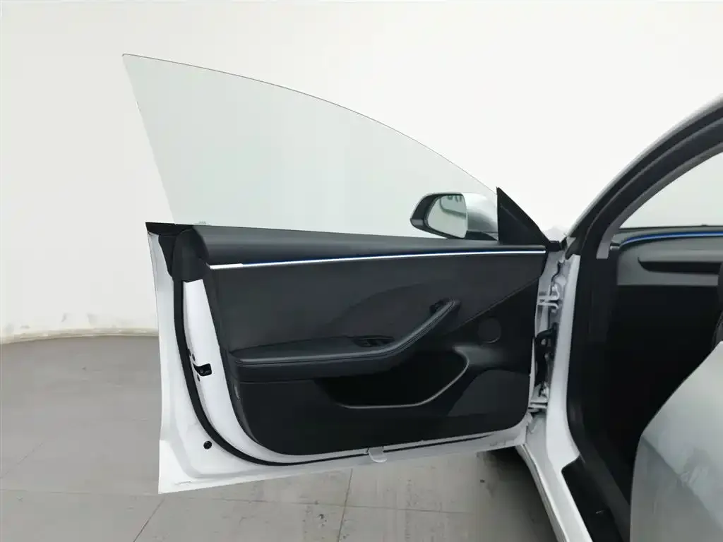 Tesla Model 3 — фото 2