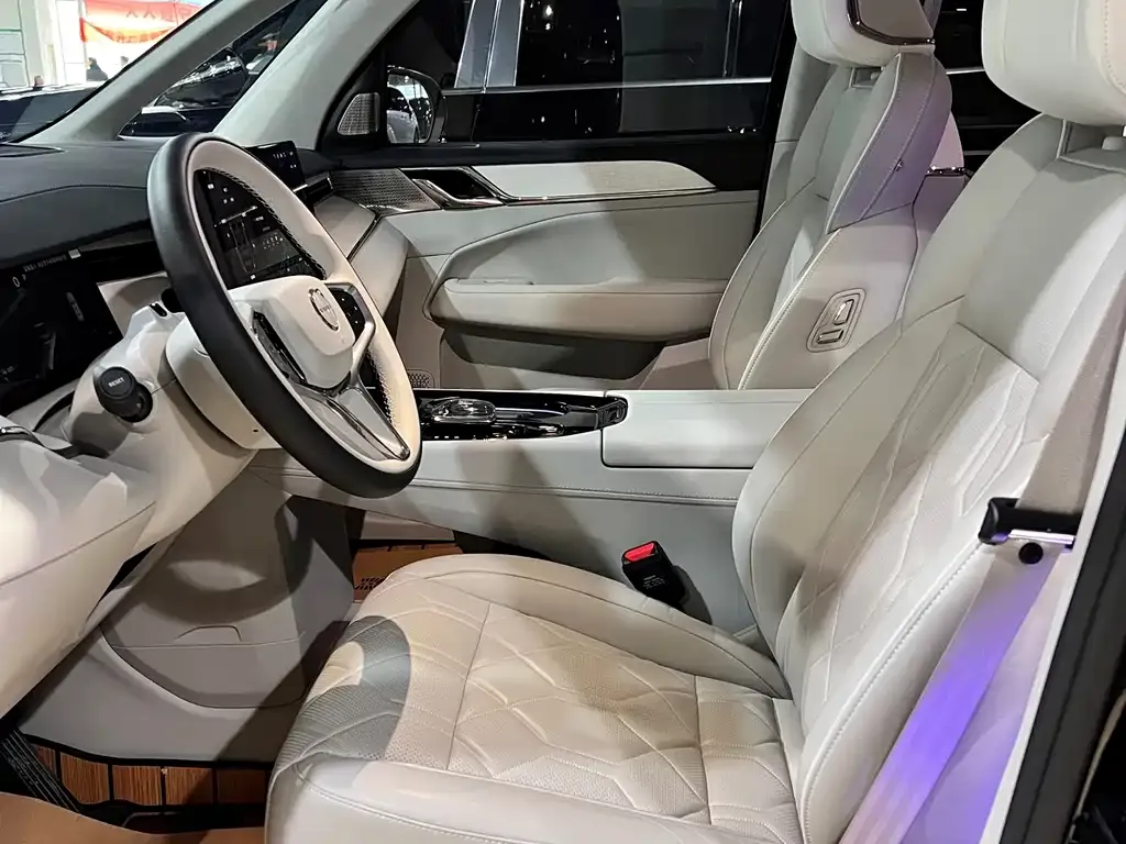 Volvo EM90 2025 из CN, фото 2