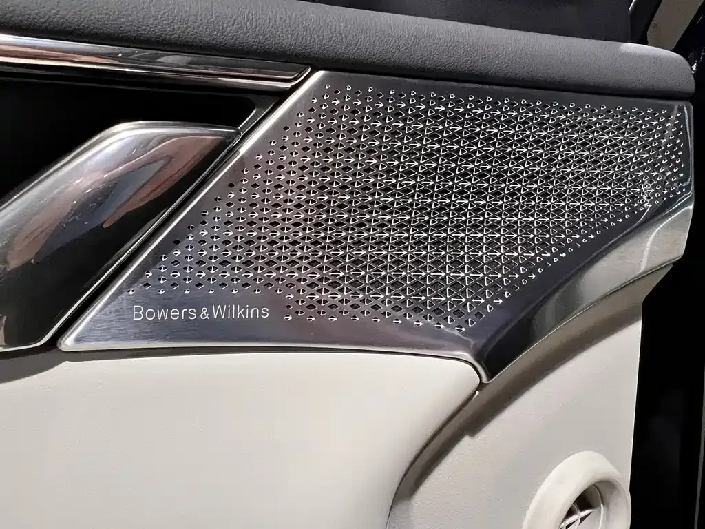 Volvo EM90 2025 из CN, фото 7
