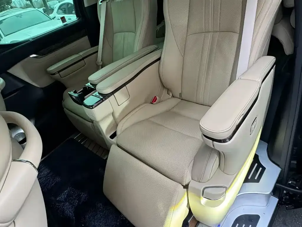 Toyota Vellfire 2022 из CN, фото 8