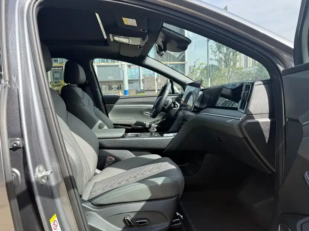 BYD L DM-i — фото 10