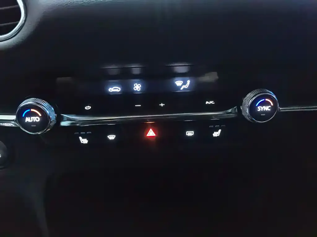 Mazda CX-30 2023 из CN, фото 2
