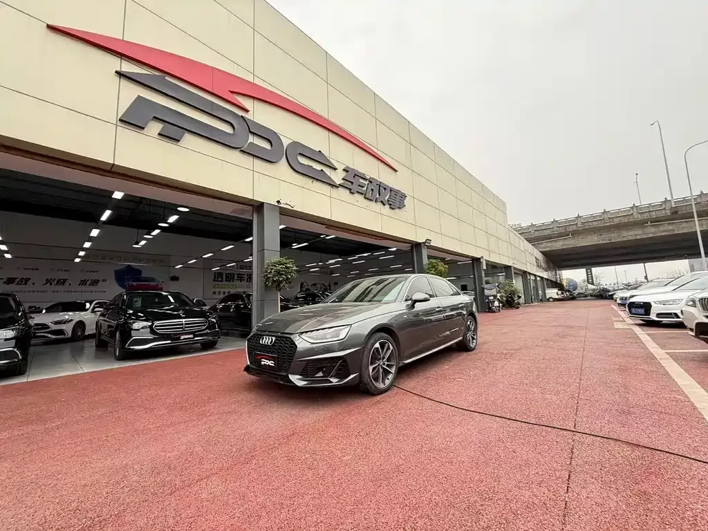 Audi A4L 2022 из CN, фото 1