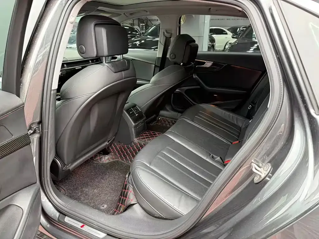 Audi A4L 2022 из CN, фото 6