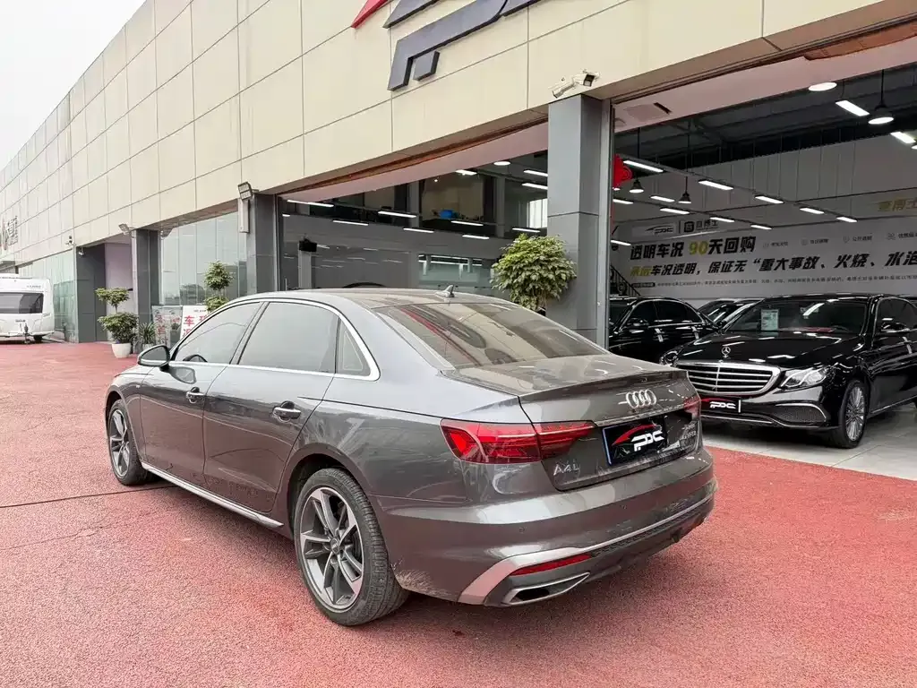 Audi A4L 2022 из CN, фото 5