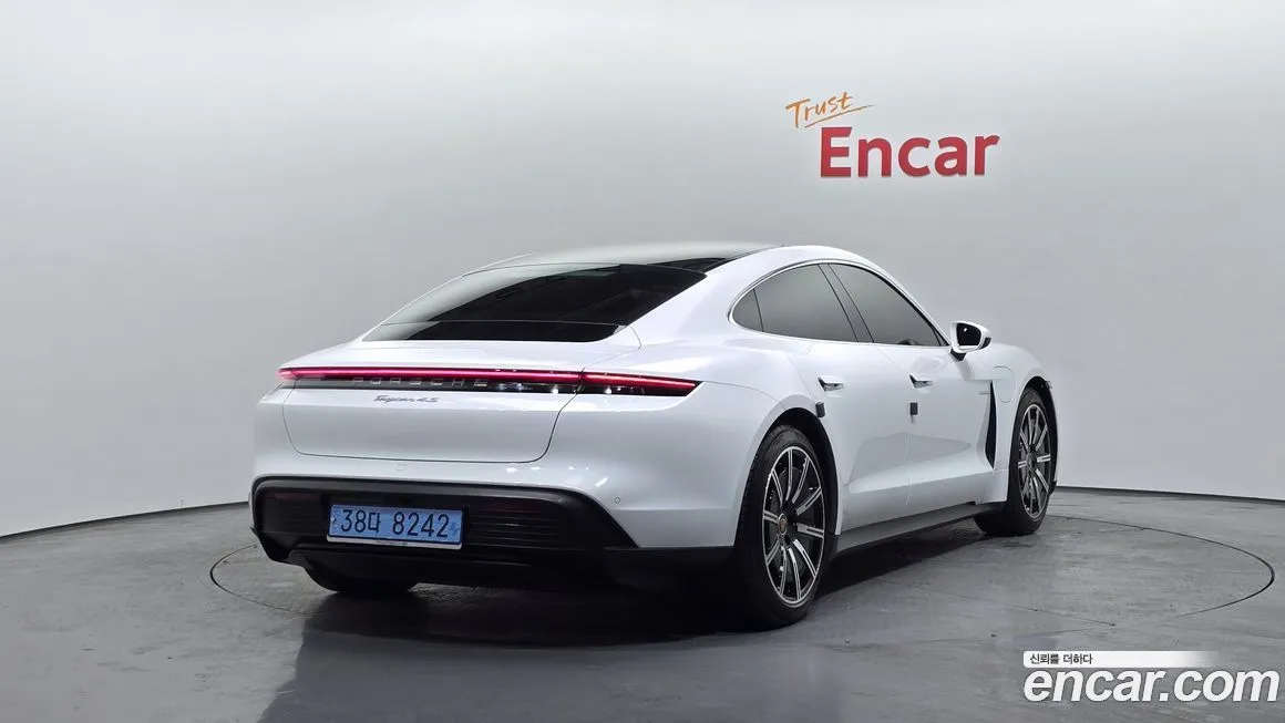 Porsche Taycan 2021 из KR, фото 2