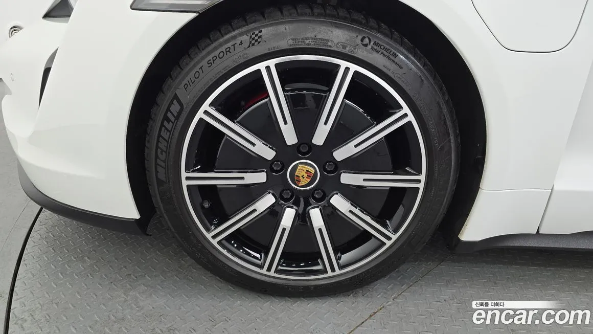 Porsche Taycan 2021 из KR, фото 9