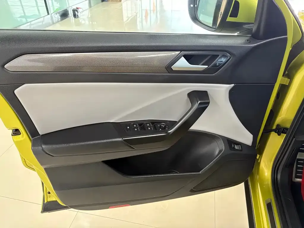 Volkswagen T-Roc 2023 из CN, фото 7