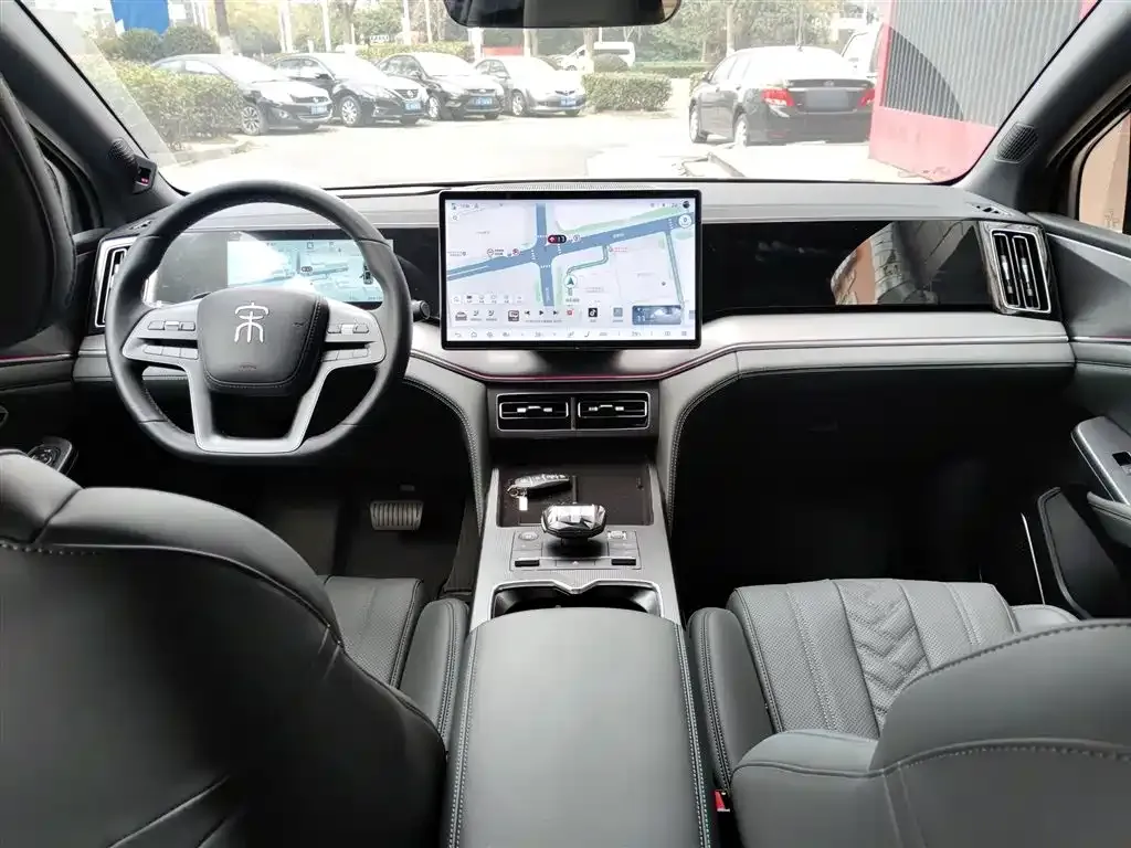 BYD L DM-i — фото 4