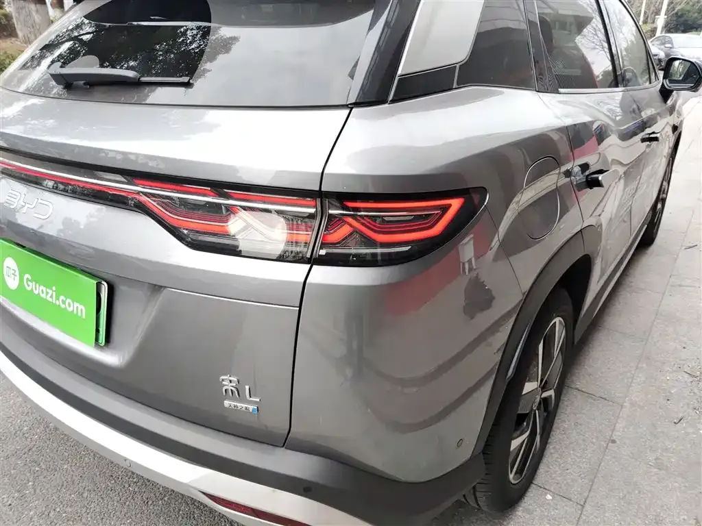 BYD L DM-i — фото 8
