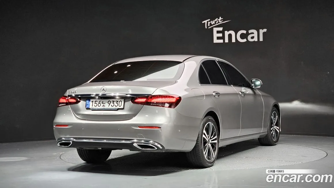 Mercedes-Benz E-Class — фото 2