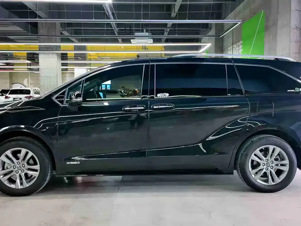 Toyota Sienna 2022 из CN, фото 2