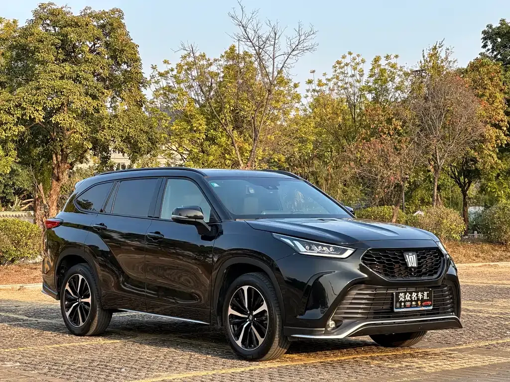 Toyota Crown Kluger 2023 из CN, фото 7