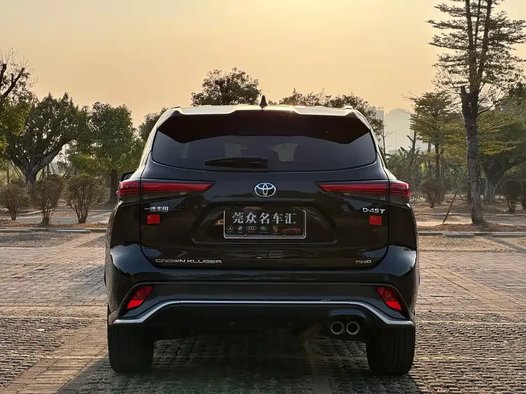 Toyota Crown Kluger 2023 из CN, фото 8