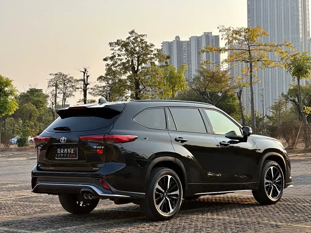 Toyota Crown Kluger 2023 из CN, фото 9