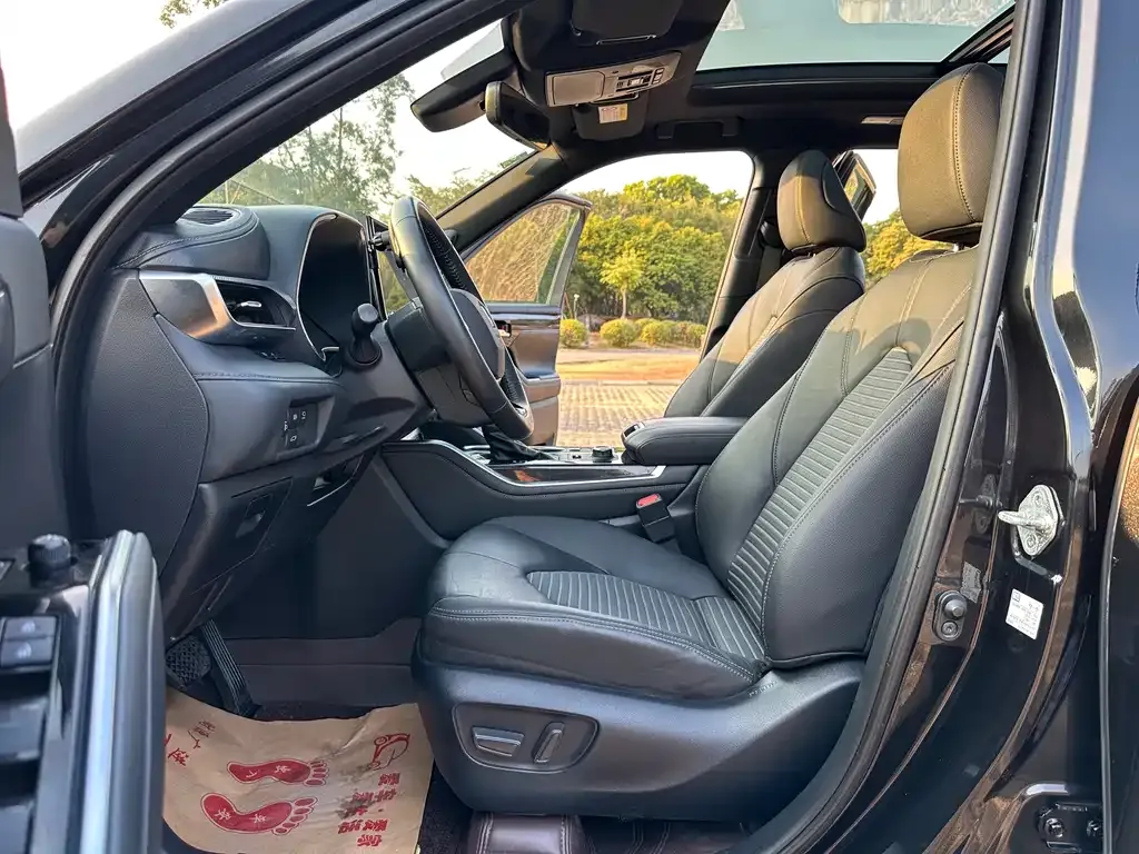 Toyota Crown Kluger 2023 из CN, фото 3