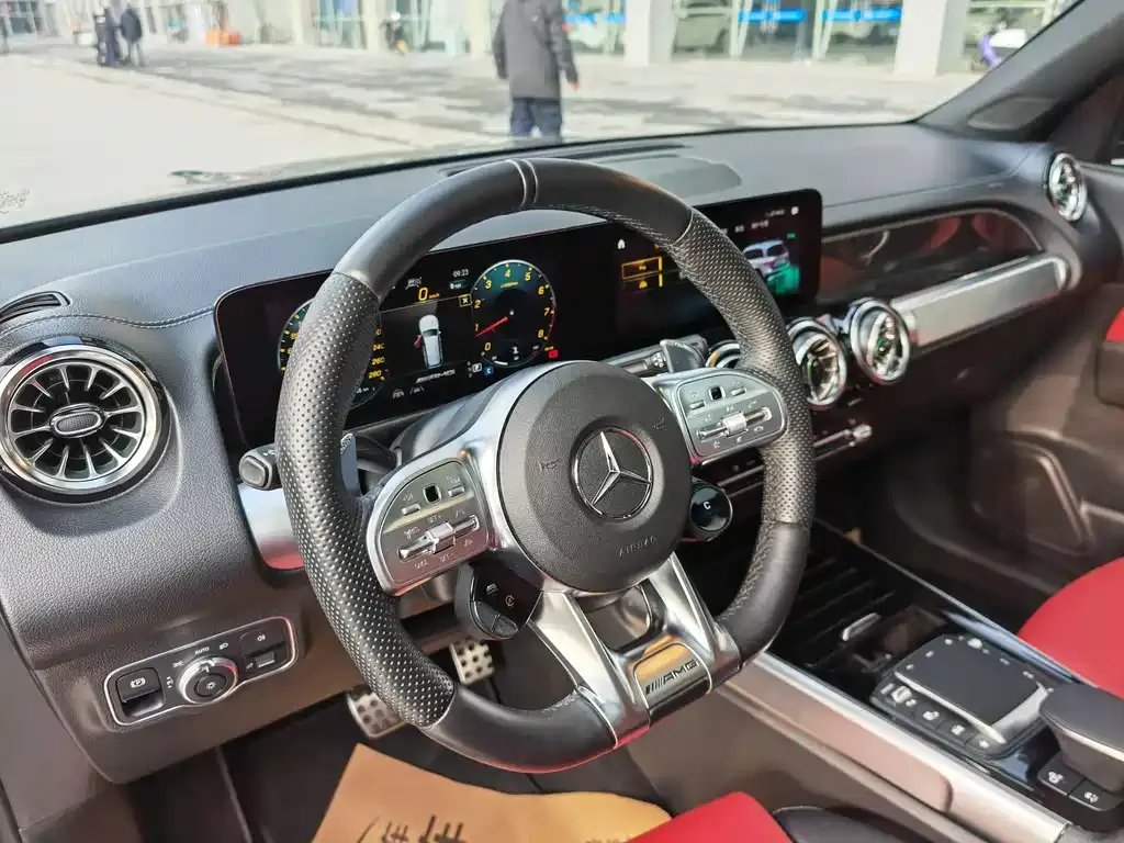 Mercedes-Benz GLB AMG — фото 8