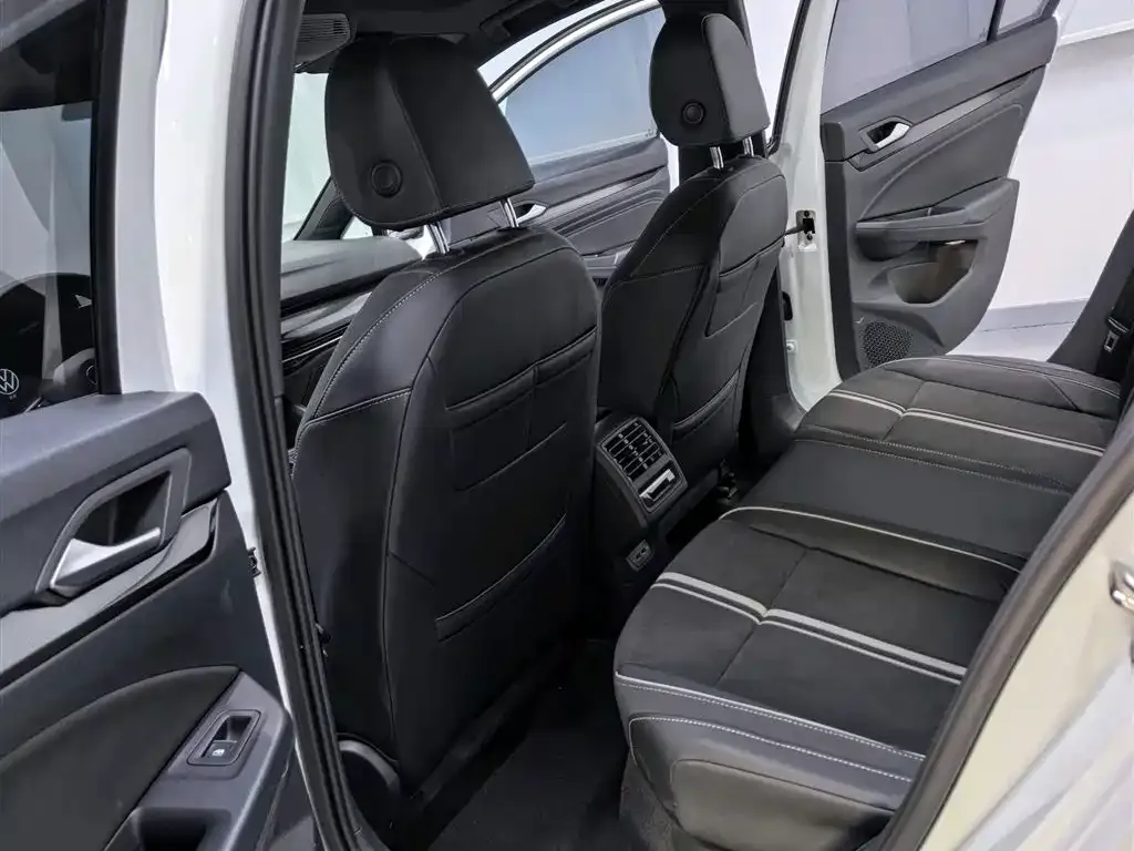 Volkswagen Golf 2021 из CN, фото 10