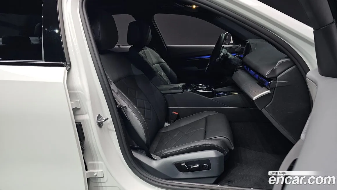 BMW 5-Series 2025 из KR, фото 8