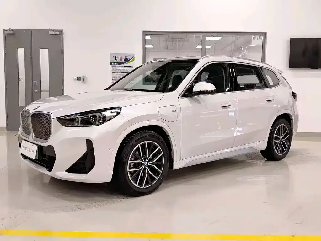 BMW iX1 2025 из CN, фото 1