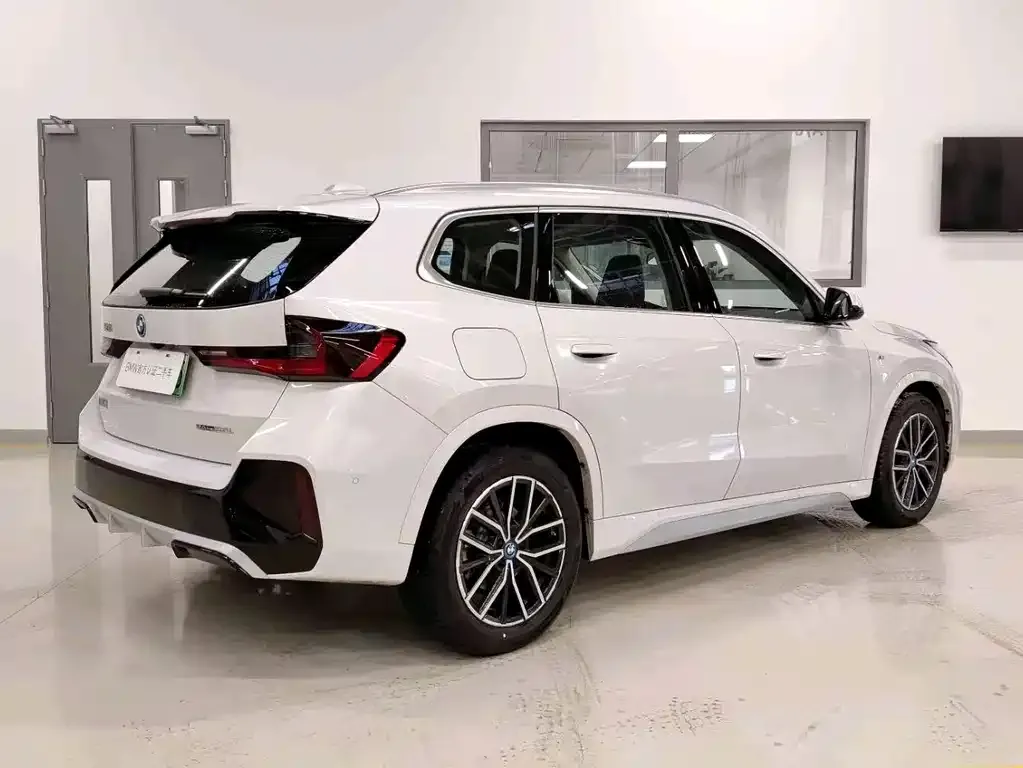 BMW iX1 2025 из CN, фото 2