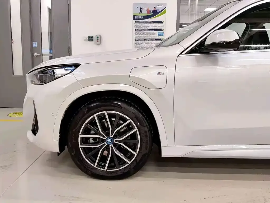BMW iX1 2025 из CN, фото 9
