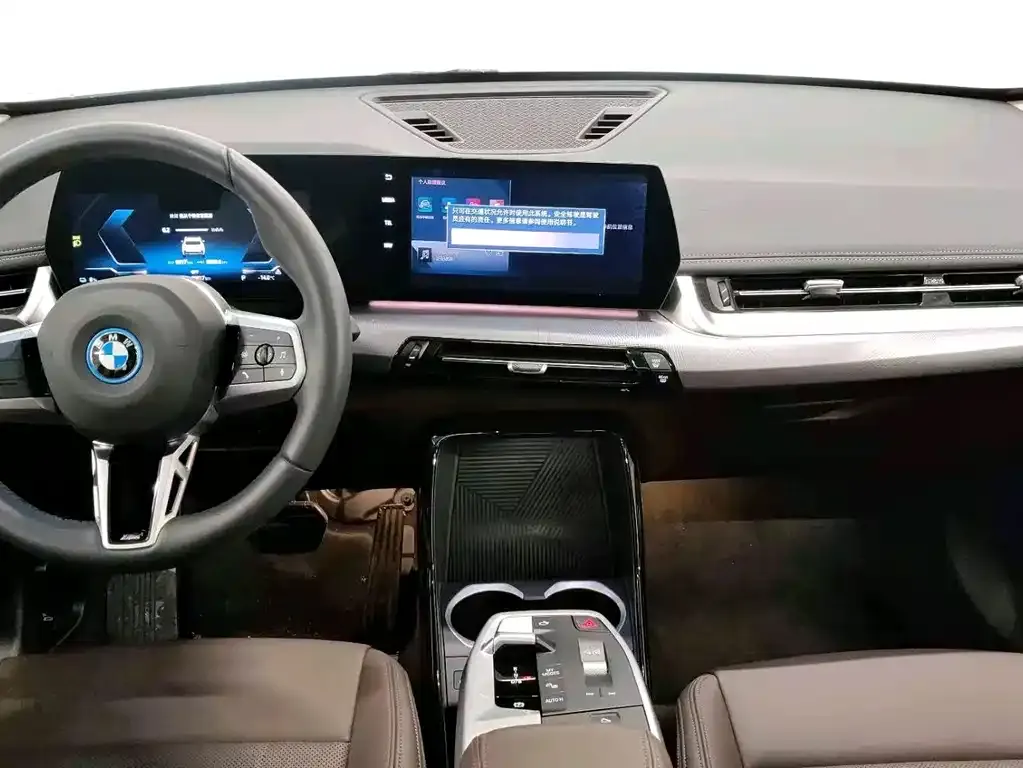 BMW iX1 2025 из CN, фото 7