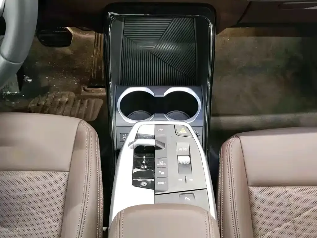 BMW iX1 2025 из CN, фото 10