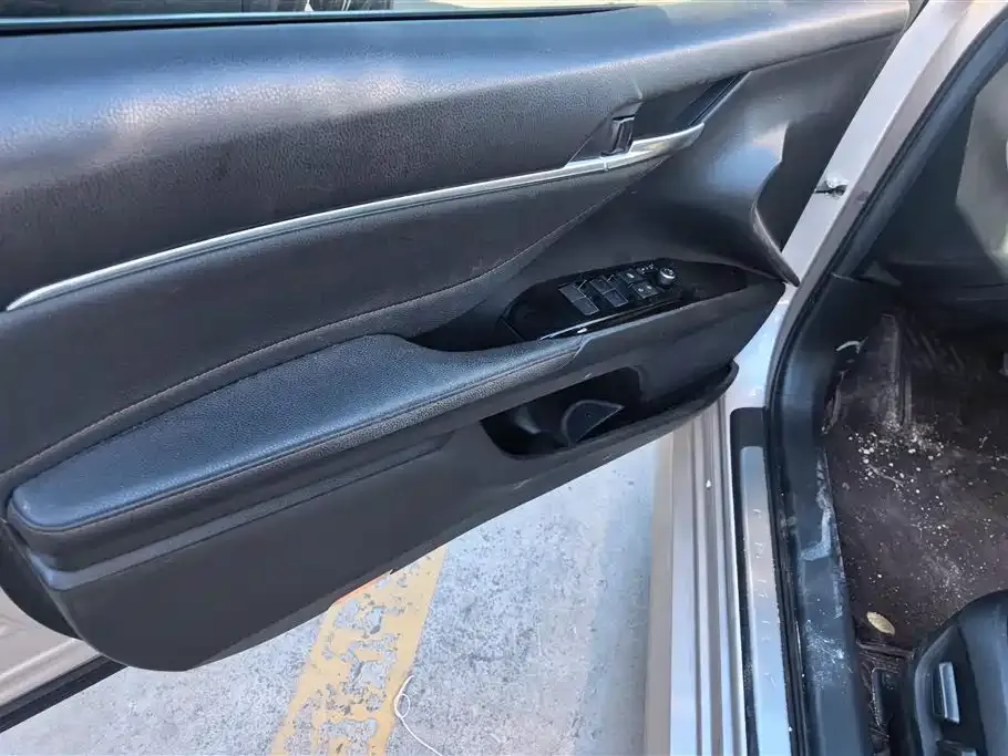 Toyota Camry 2021 из CN, фото 2