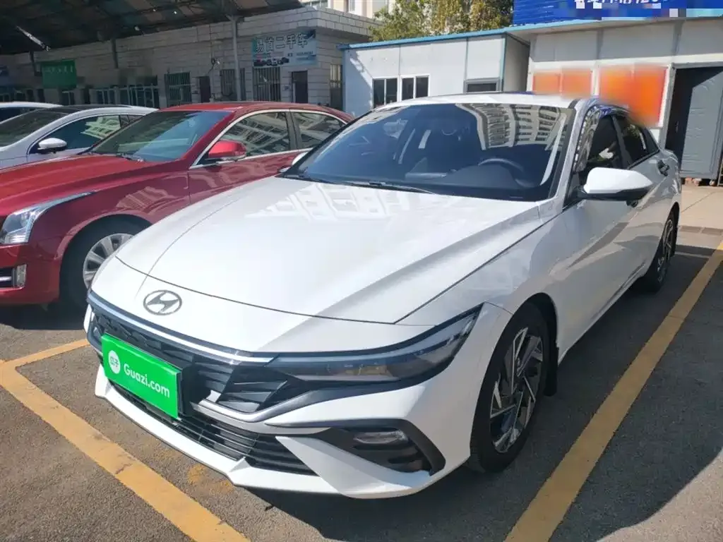 Hyundai Elantra — фото 1