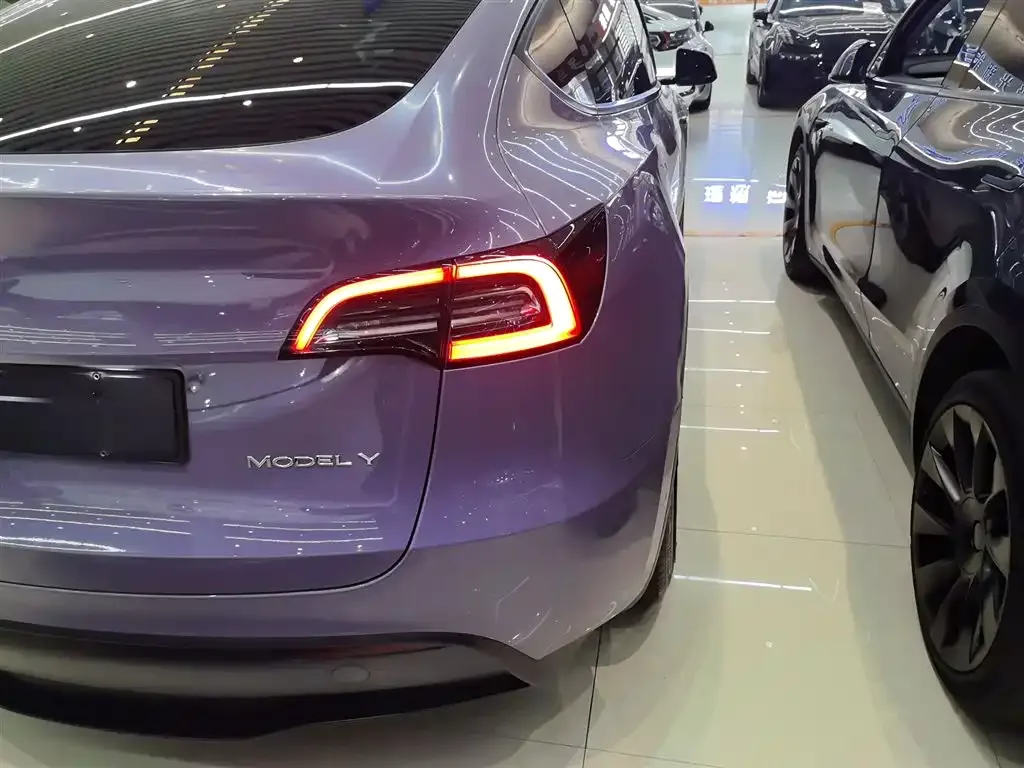 Tesla Model Y — фото 8