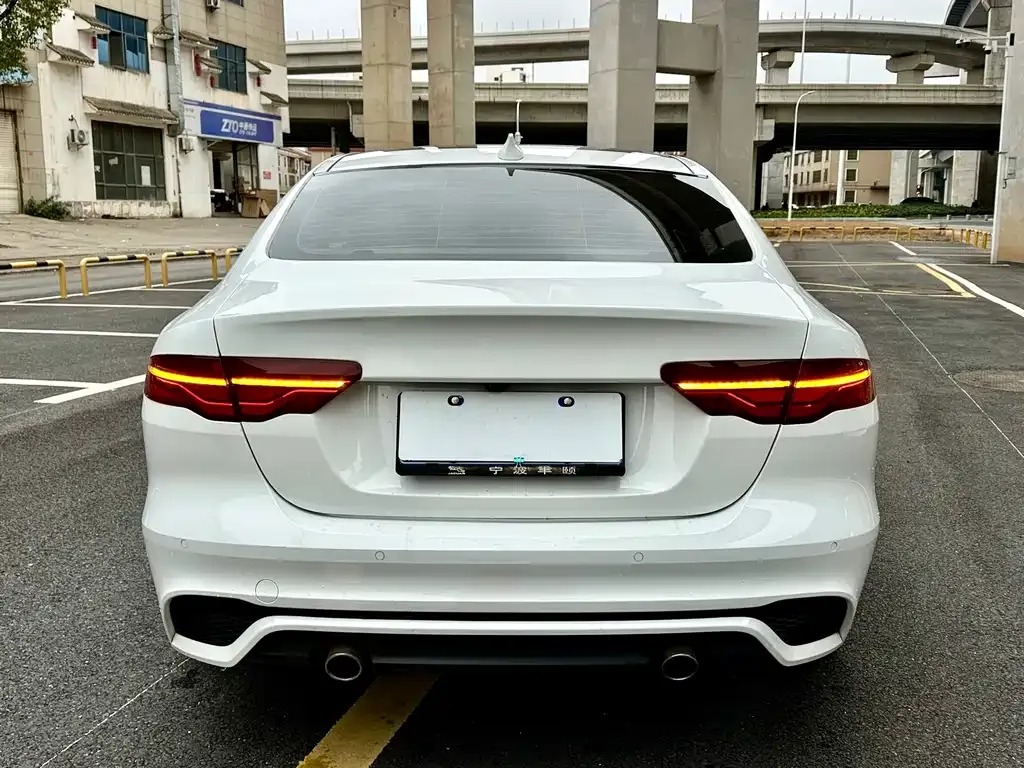 Jaguar XEL — фото 10