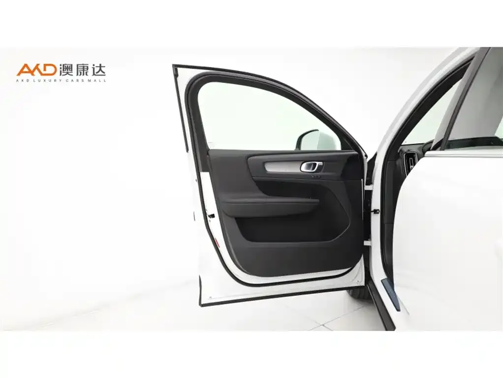 Volvo XC40 2024 из CN, фото 8