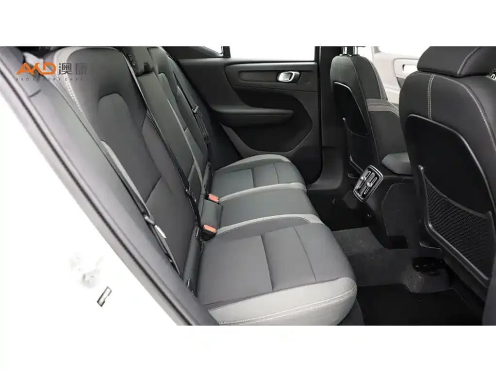 Volvo XC40 2024 из CN, фото 2